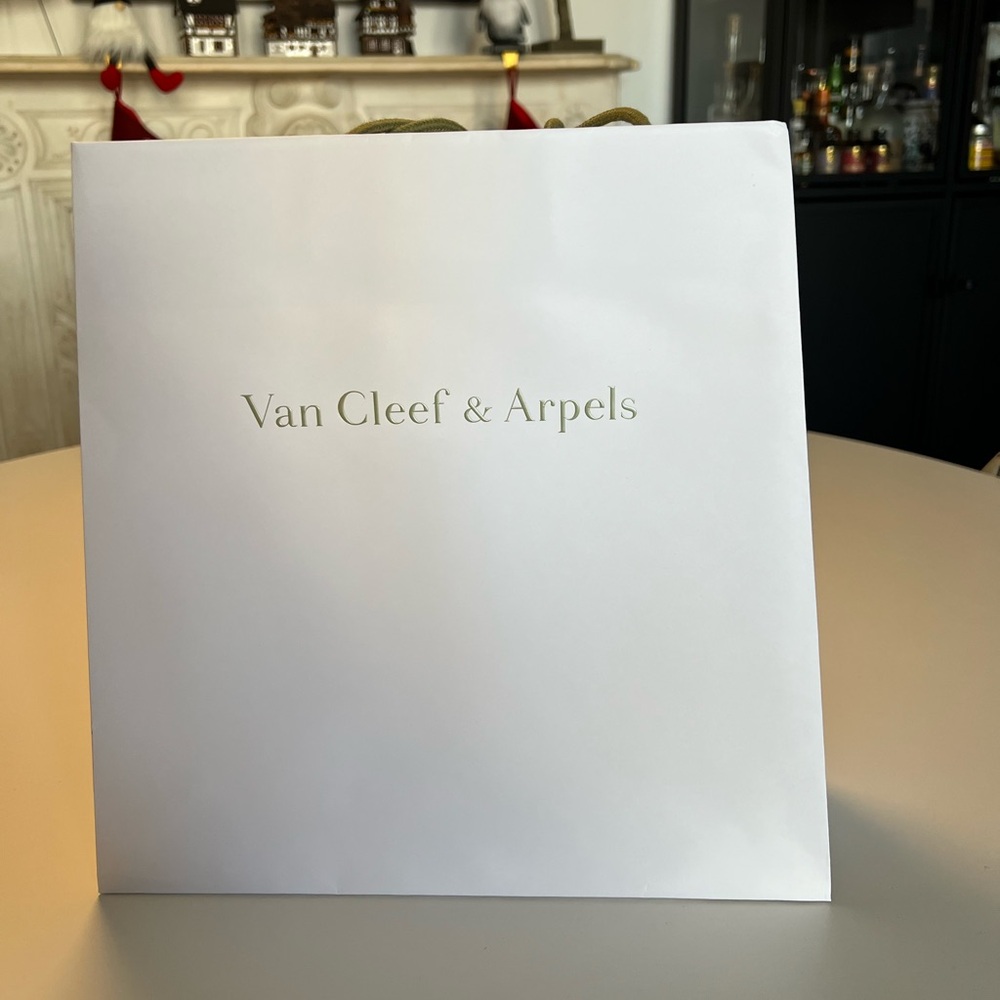 Authentic Van Cleefs And Arpels Empty Shopping Bag - image 2